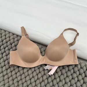 Victoria’s Secret Bare
Infinity Flex Wireless Perfect Shape Bra